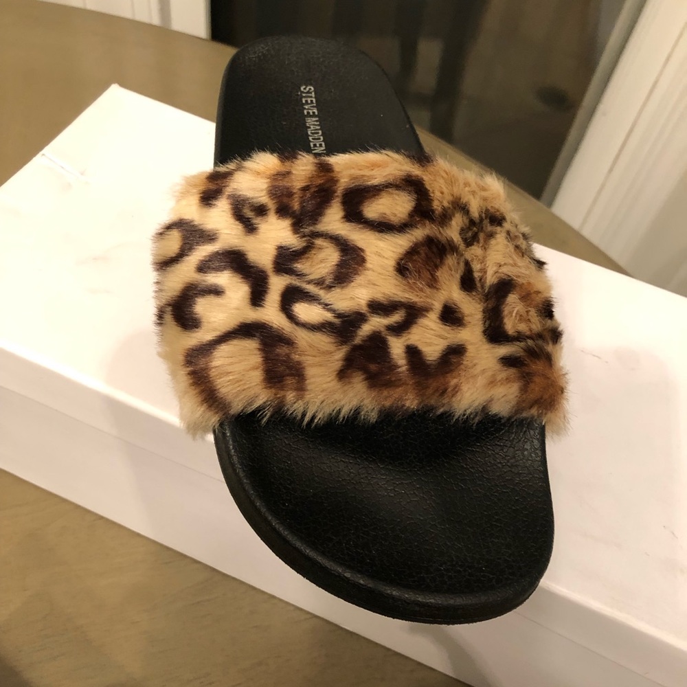 Steve Madden furry slides